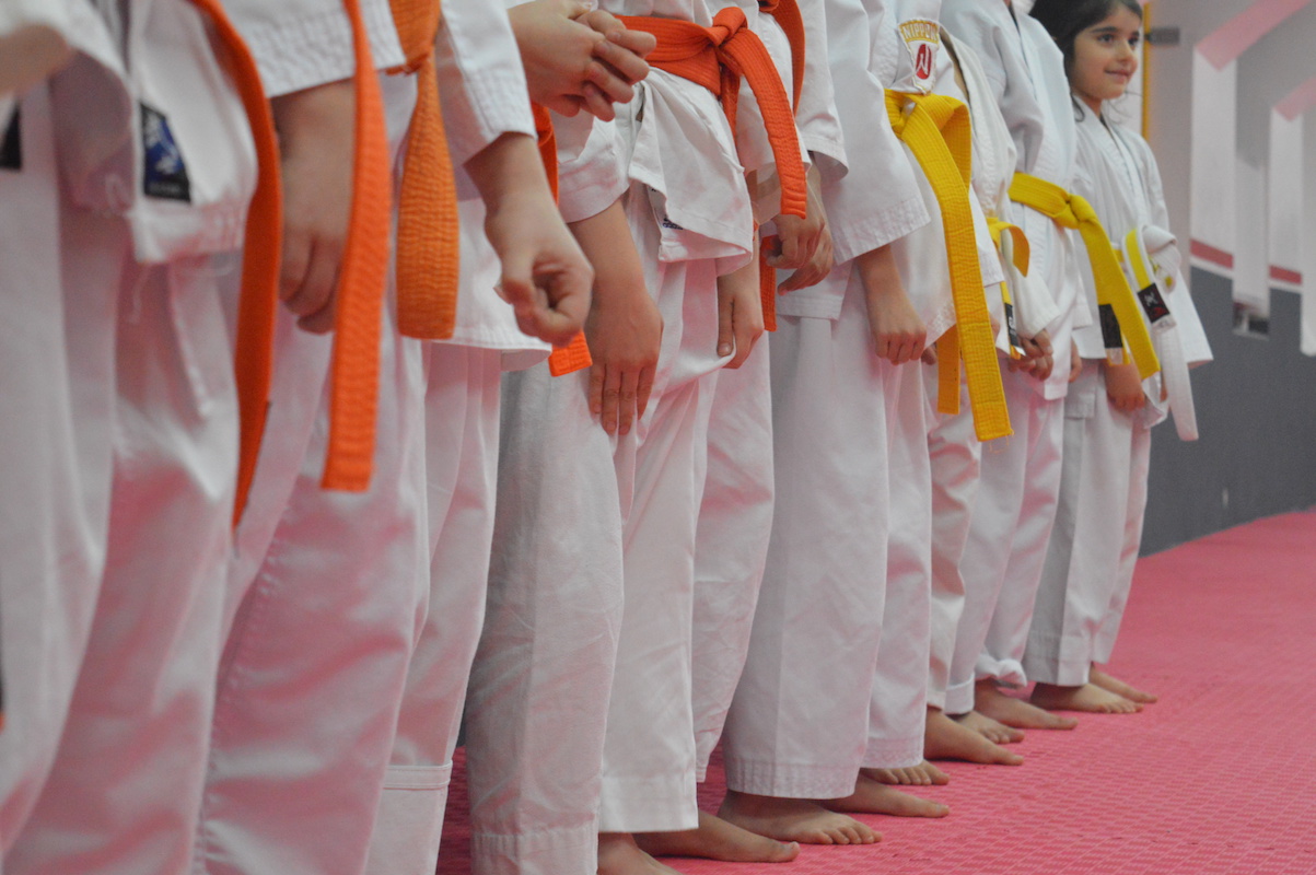 Kinder beim Karatetraining im Nippon Karate Club Wien